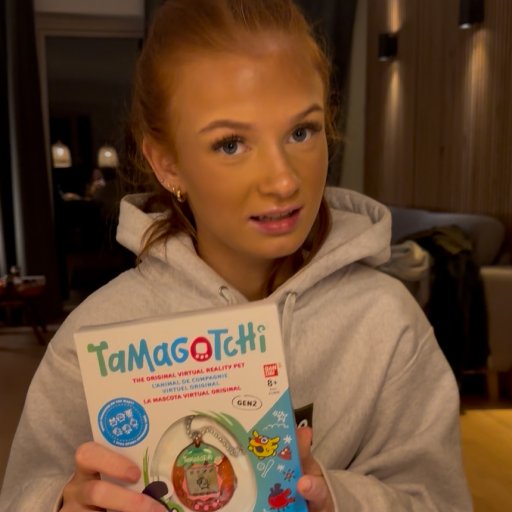 Retrocharme møder nysgerrighed – første møde med Tamagotchi