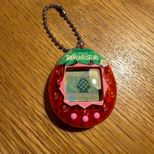 Retrocharme møder nysgerrighed – første møde med Tamagotchi