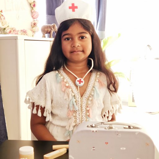 Omsorgsleg der styrker fantasi og empati