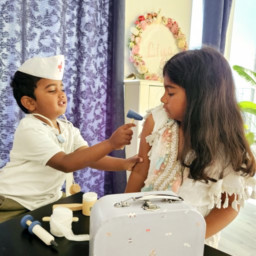 Omsorgsleg der styrker fantasi og empati