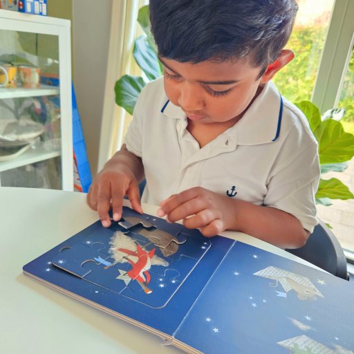 Omsorgsleg der styrker fantasi og empati