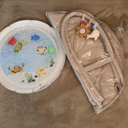 Smil, udvikling og babyglæde på tæppet