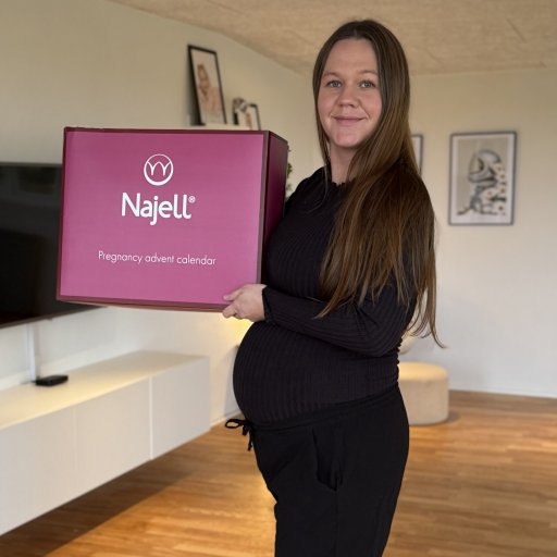 En kalender der følger mor og baby gennem tiden