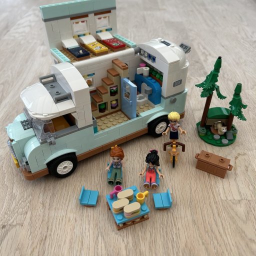 Klar til eventyr – kreativ byggeleg med LEGO Friends autocamperen