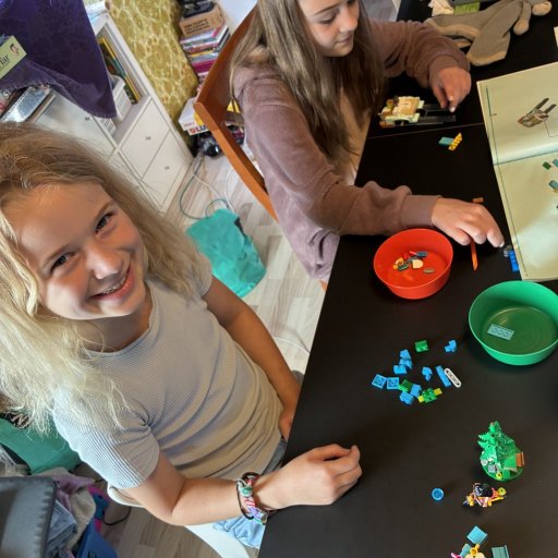 Klar til eventyr – kreativ byggeleg med LEGO Friends autocamperen