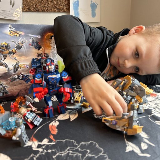 Superhelte klar til kamp â Marvel-action og byggeleg i ĂŠt sĂŚt