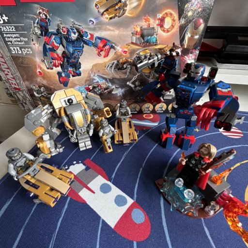 Superhelte klar til kamp â Marvel-action og byggeleg i ĂŠt sĂŚt