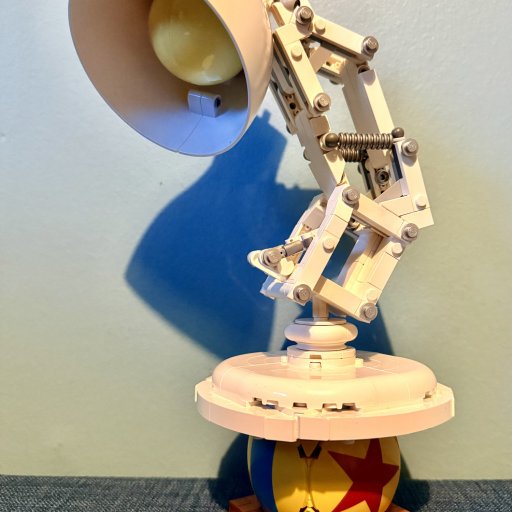 Pixar-magi i klodser – når nostalgi og byggehygge mødes