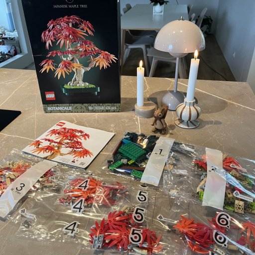 Når klodser bliver kunst – et LEGO-træ der blomstrer året rundt