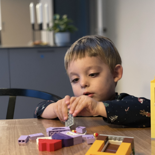 Farver, fantasi og familietid – kreative huse bygget med LEGO