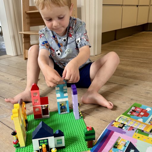 Farver, fantasi og familietid – kreative huse bygget med LEGO