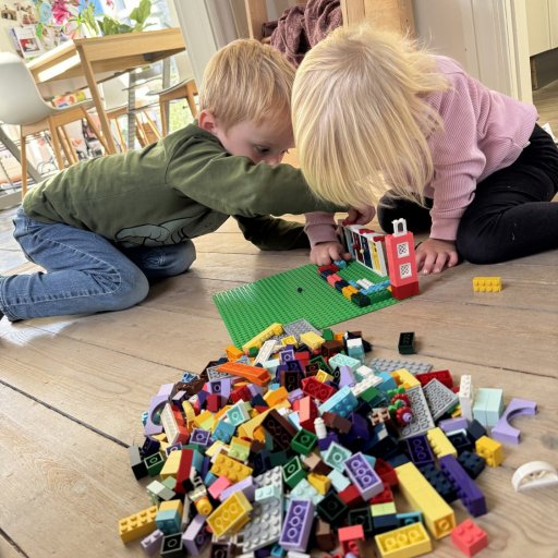 Farver, fantasi og familietid – kreative huse bygget med LEGO