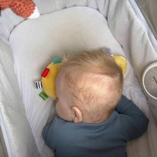 En blød soveven med lys og rolige melodier