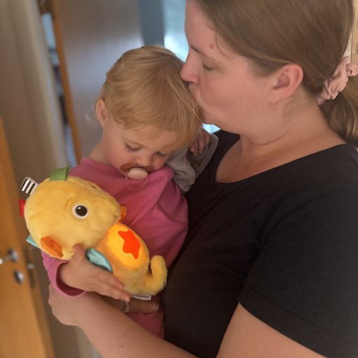 En blød soveven med lys og rolige melodier