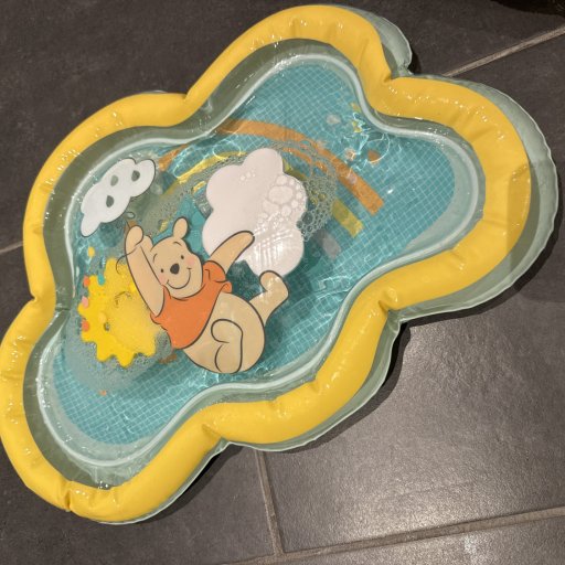 Sjov mavetid med plask, farver og Peter Plys