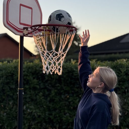 Aktiv familietid i indkørslen – basket for alle aldre