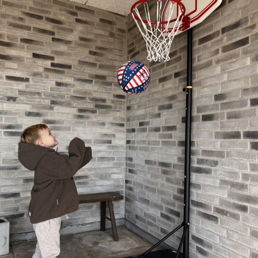 Aktiv familietid i indkørslen – basket for alle aldre