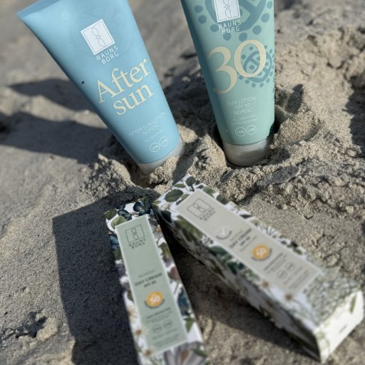 Ferieklar hud med beskyttelse og pleje i ét.