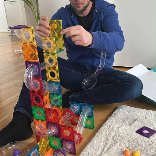 Robust kuglebane, kreativitet og byggeri med hjĂŠlp.