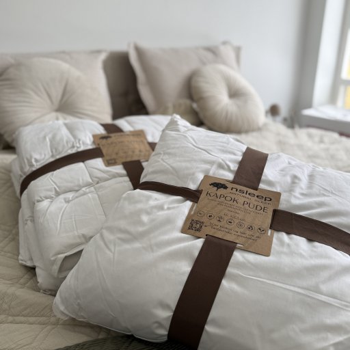 Vægtløs komfort – en dyne der føles let, men stadig omslutter kroppen