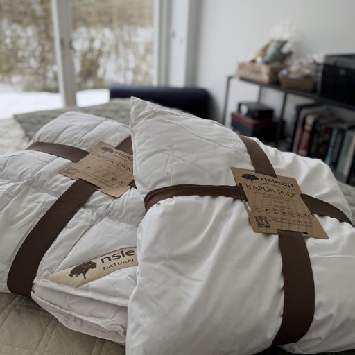 Vægtløs komfort – en dyne der føles let, men stadig omslutter kroppen