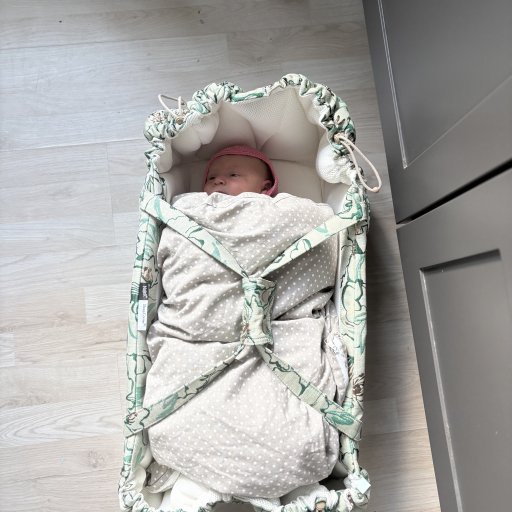 En tryg og fleksibel babylift – perfekt til hverdagens små og store øjeblikke