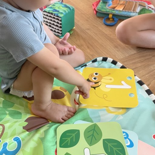 Spejl, klodser og farver – sanseleg der vækker nysgerrigheden.