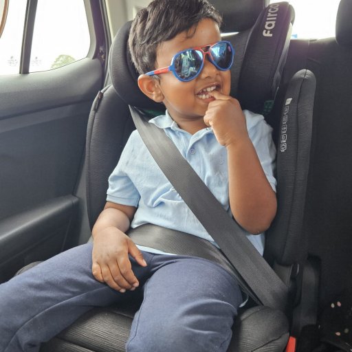 Komfort på lange bilture – en autostol der støtter barnet hele vejen.