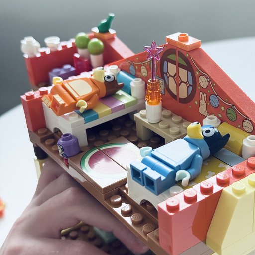 Genkendelige detaljer fra Bluey-universet gør legen ekstra levende