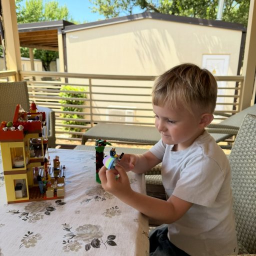 LEGO på ferie – et byggesæt der skaber nærvær og familiehygge