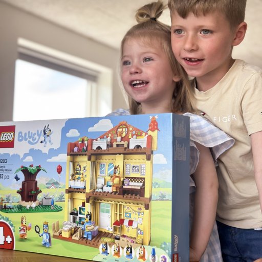 Et LEGO-dukkehus fyldt med detaljer og masser af rolleleg