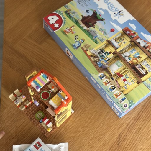 Et LEGO-dukkehus fyldt med detaljer og masser af rolleleg