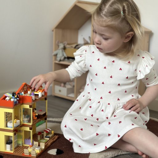 Et LEGO-dukkehus fyldt med detaljer og masser af rolleleg