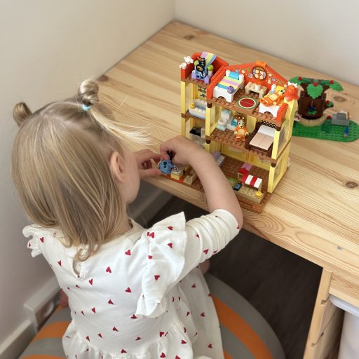 Et LEGO-dukkehus fyldt med detaljer og masser af rolleleg