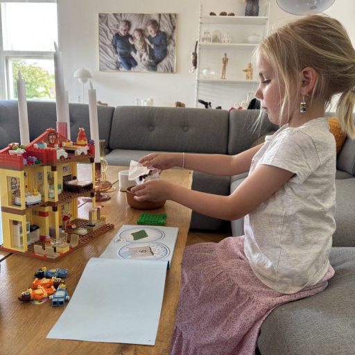 Et LEGO-sæt der både er sjovt at bygge og lege videre med