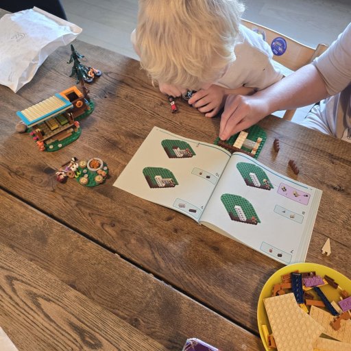 Et byggesæt der samler søskende om kreativitet og fælles leg