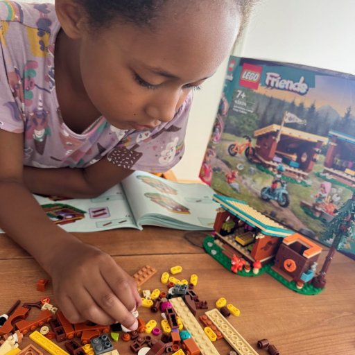 Et sommerferie-hit med små detaljer, stor fordybelse og masser af rolleleg