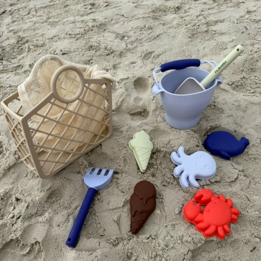 Matchende strandudstyr der giver både tryghed og masser af leg