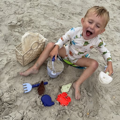 Matchende strandudstyr der giver både tryghed og masser af leg