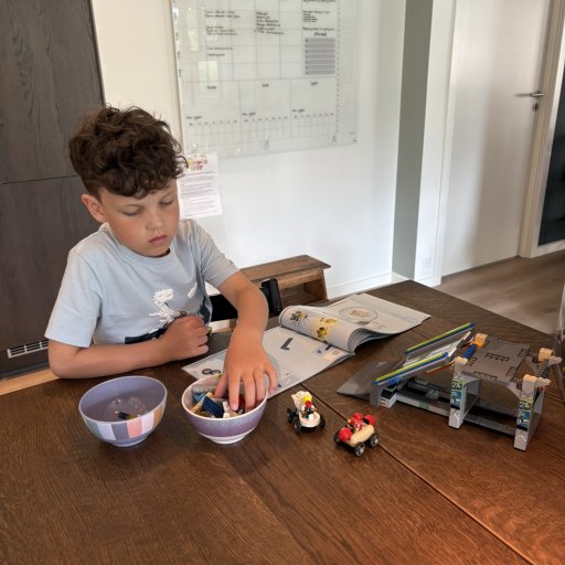 Skøre racerbiler og fartfyldt leg – et LEGO-sæt der giver masser af grin