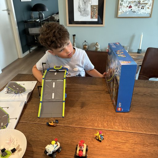 Skøre racerbiler og fartfyldt leg – et LEGO-sæt der giver masser af grin