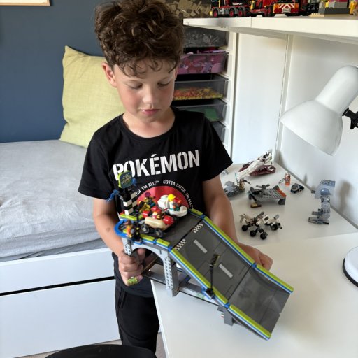 Skøre racerbiler og fartfyldt leg – et LEGO-sæt der giver masser af grin