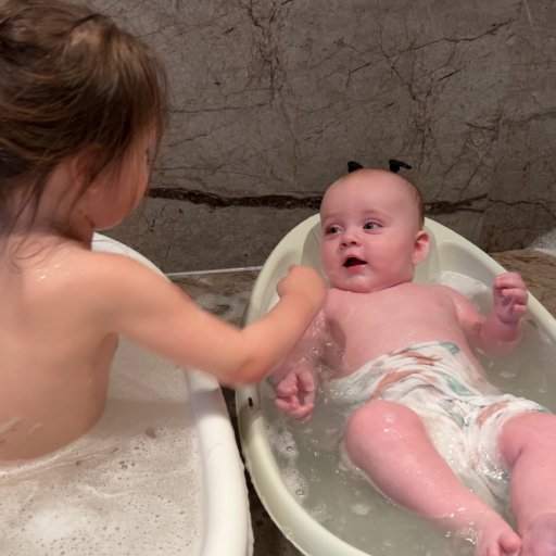 Trygge rutiner i hverdagen – badetid og potte-træning med OK Baby