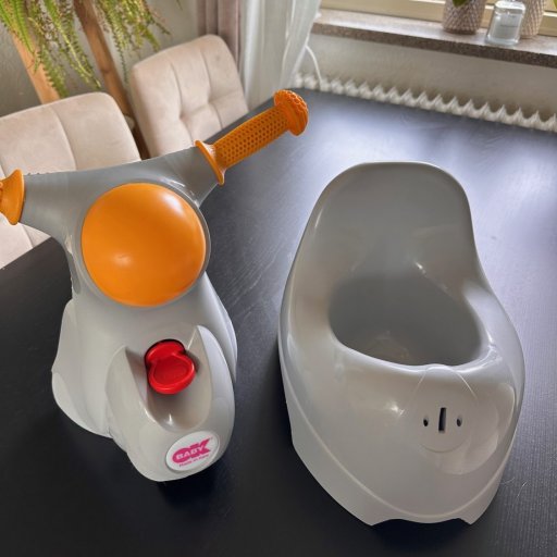 Sjov pottetræning og tryg badetid – Scooter potten og Bella badekaret gør hverdagen lettere for små