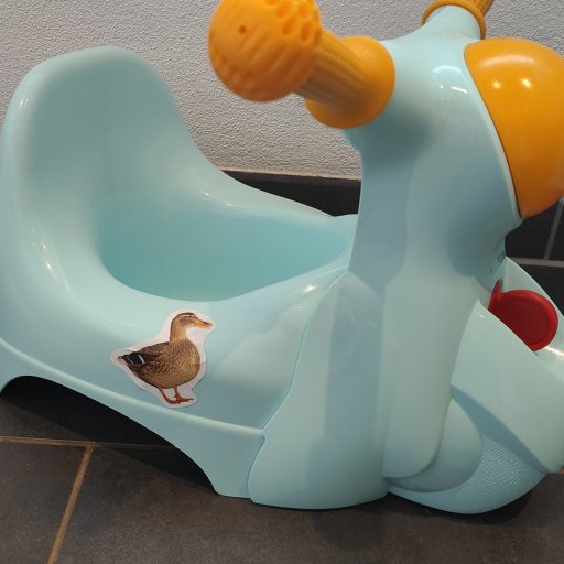 Sjov pottetræning og tryg badetid – Scooter potten og Bella badekaret gør hverdagen lettere for små