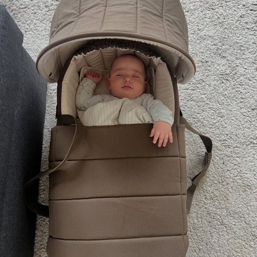 Frida Swift liften – en praktisk og tryg løsning til både rejser, barnevogn og hverdag