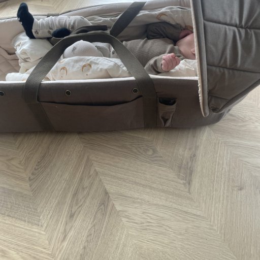 En lift der både kan bruges til søvn, leg og rolige pauser for baby