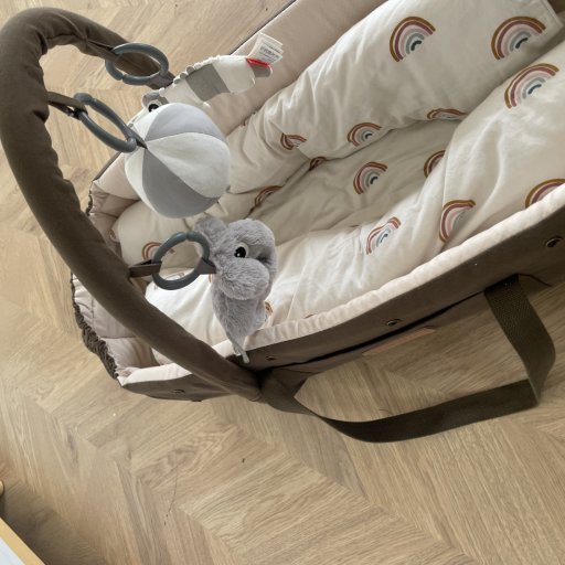 En lift der både kan bruges til søvn, leg og rolige pauser for baby