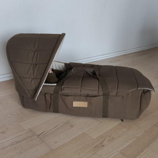 Et trygt og genkendeligt sovested for baby – uanset hvor man befinder sig