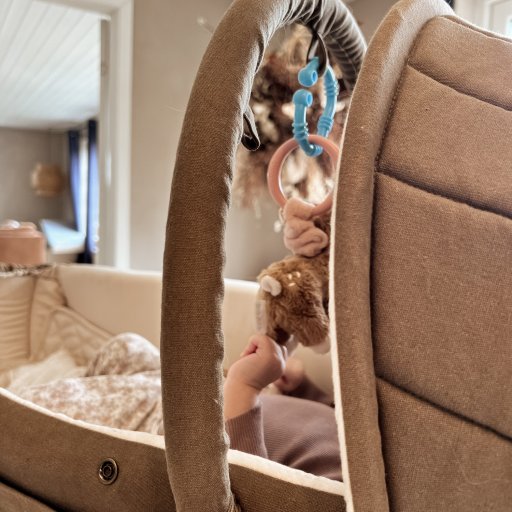 Frida Swift Lift – fleksibel løsning til både lur, leg og transport.